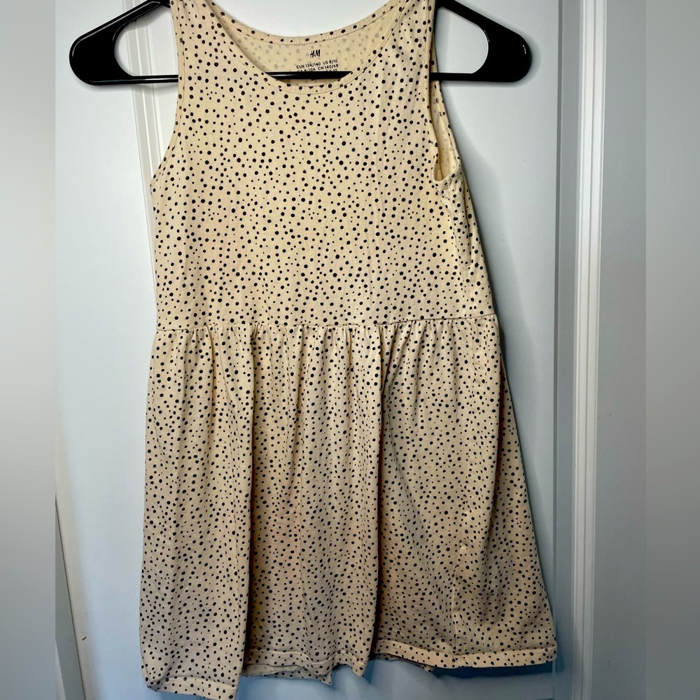 Kids H&M flowie dress size 8/10 a beige with blue dots.